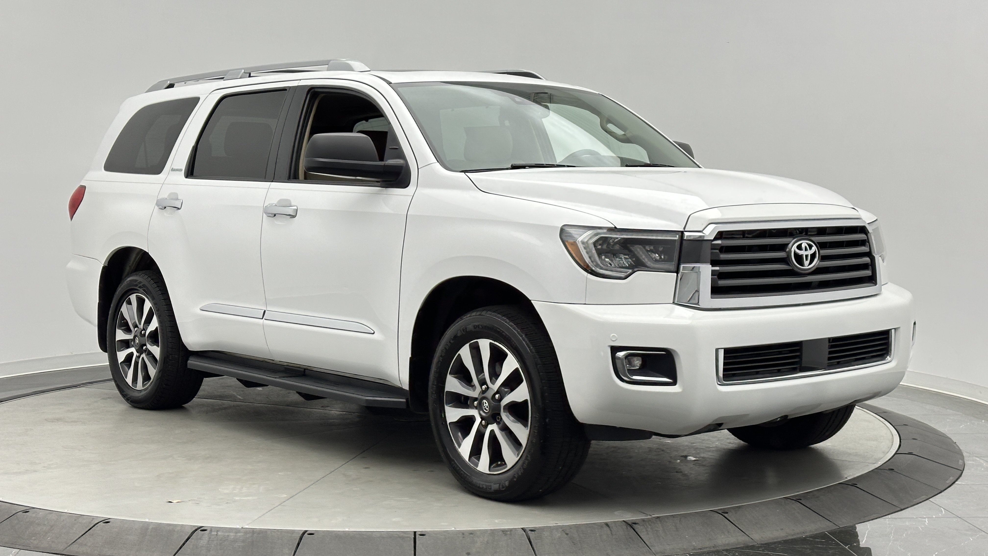 Used 2018 Toyota Sequoia Limited w/ Safety & Convenience Package RWD image 3