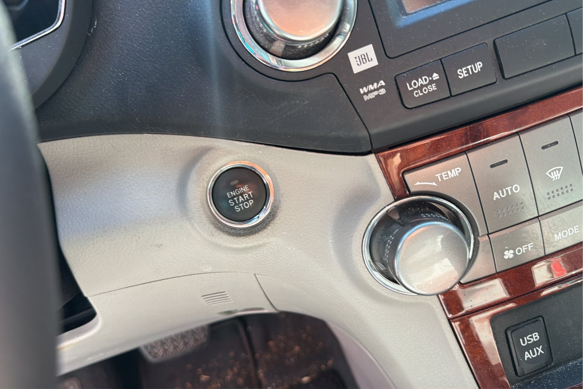 Used 2012 Toyota Highlander Limited w/ Tow Pkg FWD image 21