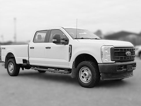 Used 2024 Ford F350 XL w/ FX4 Off-Road Package image 3