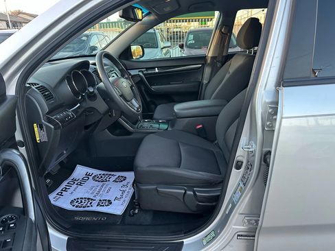 Used 2011 Kia Sorento LX w/ Convenience Pkg image 25