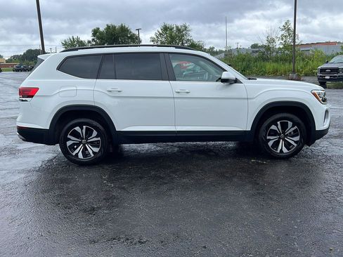Used 2024 Volkswagen Atlas SE AWD/4WD image 25