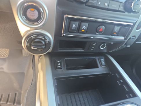 Used 2018 Nissan Titan SV w/ SV Convenience Package image 36