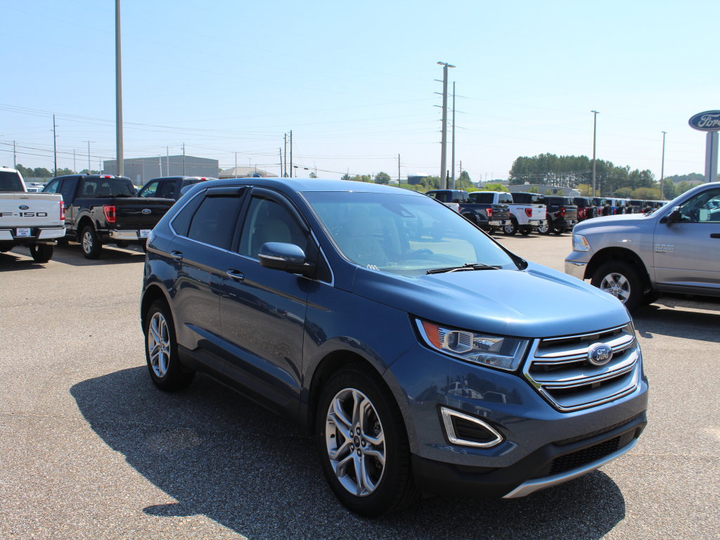 Used 2018 Ford Edge Titanium w/ Ford Safe & Smart Package FWD image 3
