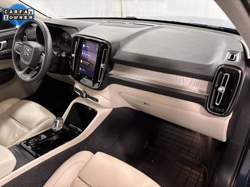 Used 2023 Volvo XC40 B5 Plus image 16