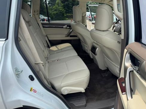 Used 2017 Lexus GX 460 Premium image 23