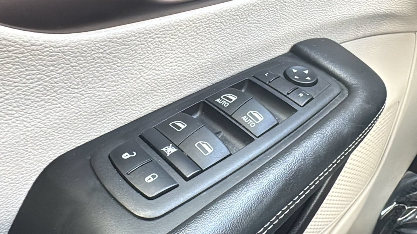 Used 2023 Chrysler Voyager LX FWD image 27