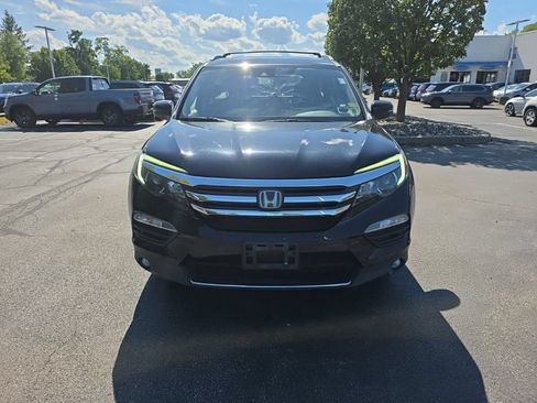 Used 2017 Honda Pilot Touring image 2