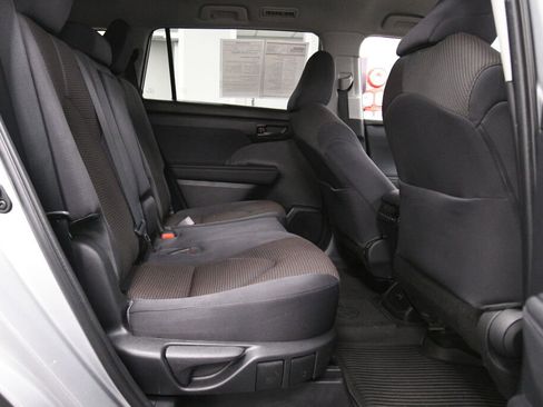 Used 2023 Toyota Highlander L FWD image 24
