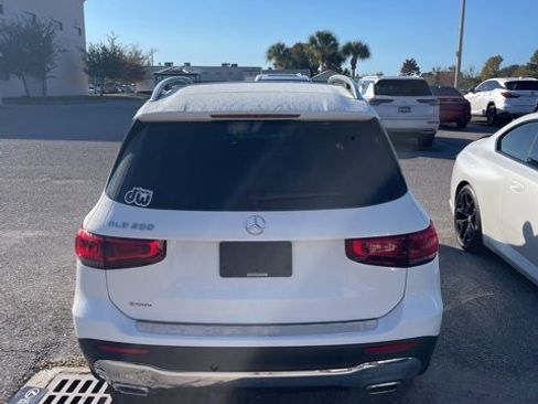 Used 2021 Mercedes-Benz GLB 250 image 4