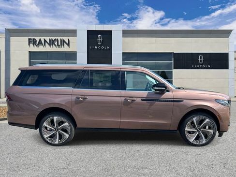 New 2026 Lincoln Navigator L Black Label AWD/4WD image 2