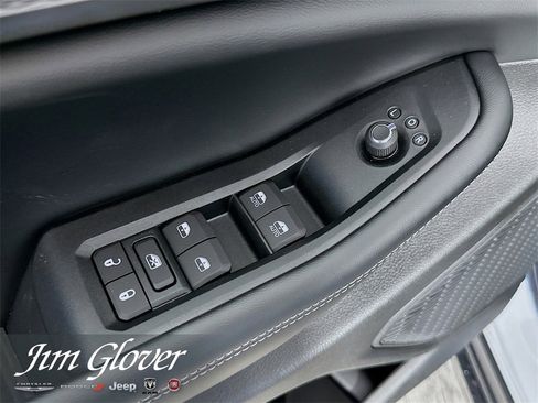 New 2025 Jeep Grand Cherokee Altitude image 21