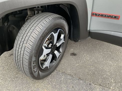 Used 2021 Jeep Renegade Trailhawk w/ Sun & Sound Group image 11