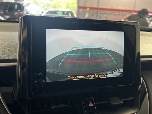 Used 2025 Toyota Corolla Cross AWD Hybrid w/ Moonroof Package image 19