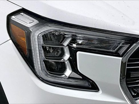 Used 2023 GMC Terrain SLE image 32