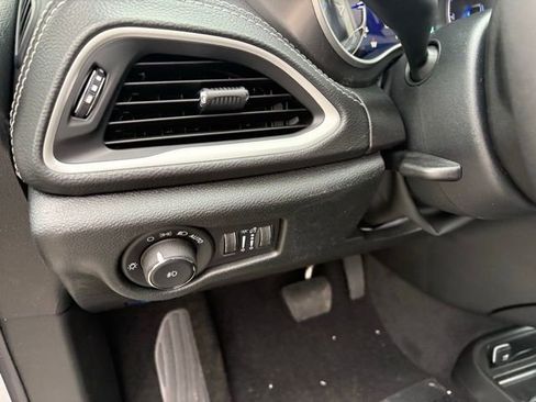 New 2026 Chrysler Pacifica Select image 17