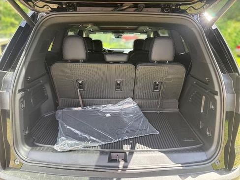 New 2026 GMC Acadia Elevation w/ Elevation Premium Package AWD/4WD image 13