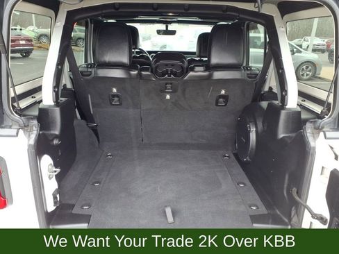 Used 2018 Jeep Wrangler Unlimited Sahara image 25