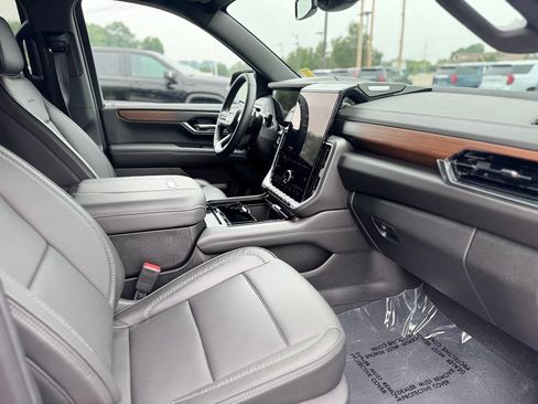 Used 2026 GMC Yukon Denali AWD/4WD image 11