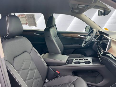 Used 2026 Volkswagen Atlas SE image 13