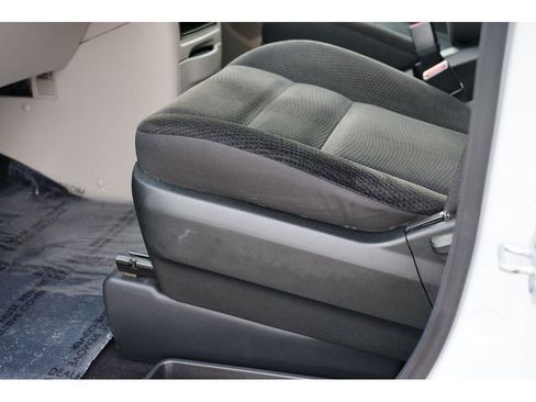 Used 2018 Dodge Grand Caravan SE w/ UConnect Hands-Free Group image 15