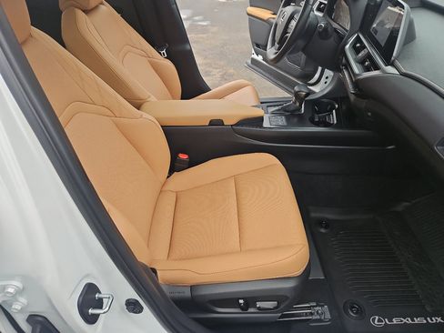 Used 2024 Lexus UX 250h AWD w/ Premium Package image 17