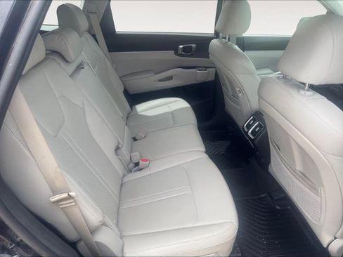 Used 2022 Kia Sorento S FWD image 13
