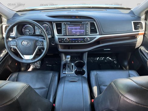 Used 2015 Toyota Highlander Limited Platinum AWD/4WD image 10