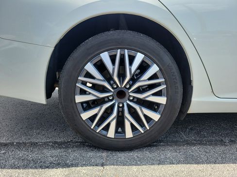 Used 2025 Nissan Altima 2.5 SV FWD image 9