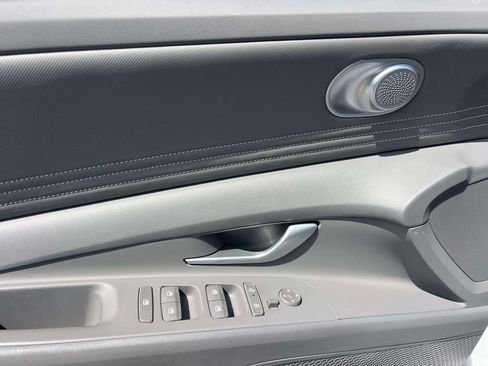 Certified 2025 Hyundai Elantra SEL FWD image 15