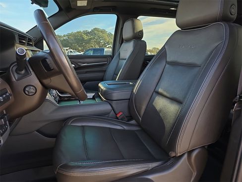 Used 2022 GMC Yukon XL Denali w/ Denali Premium Package image 16
