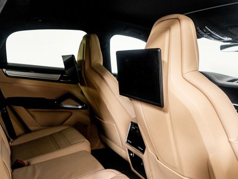 Used 2023 Porsche Cayenne Turbo w/ Premium Package Plus (PI3) image 58