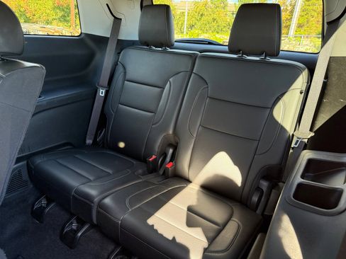 Used 2023 GMC Acadia SLT image 21