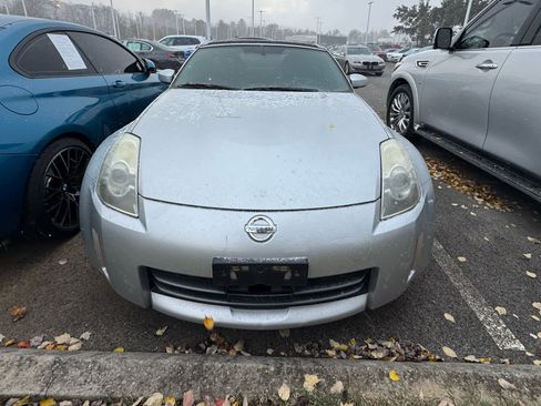 Used 2009 Nissan 350Z Touring image 2