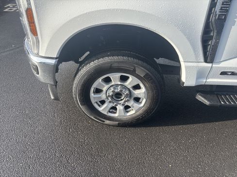 Used 2024 Ford F250 XLT image 11