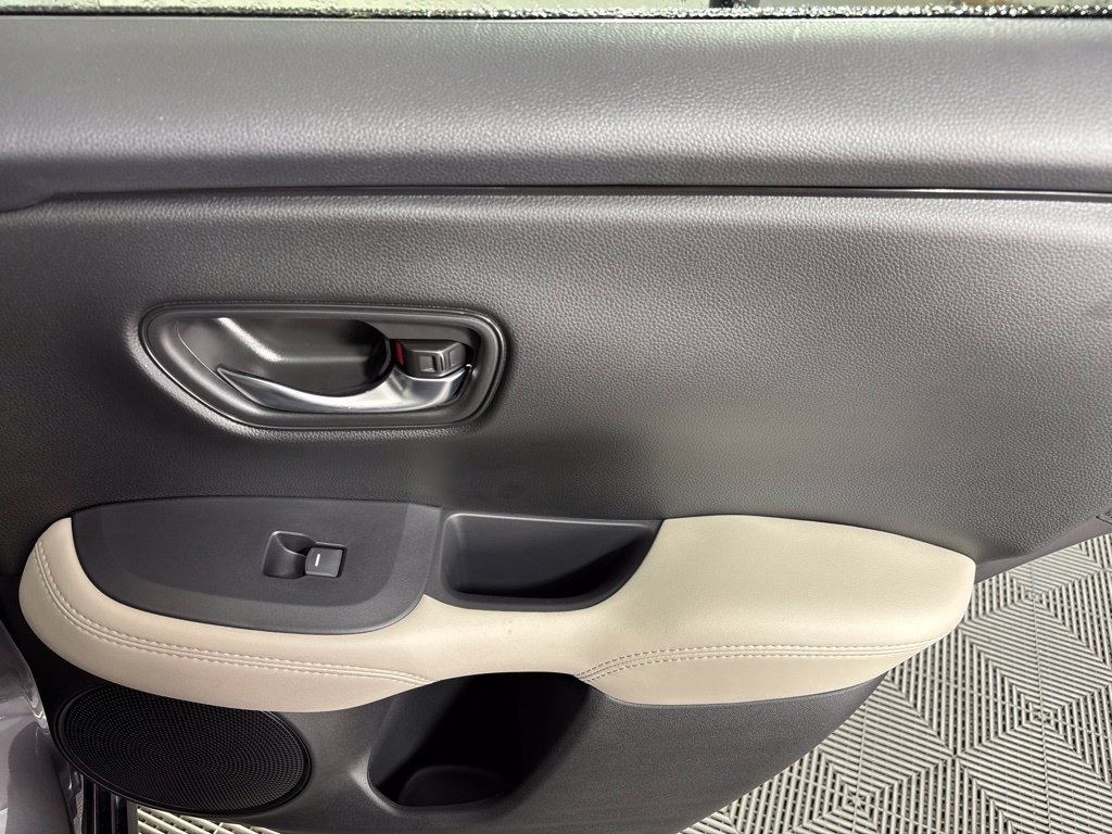 Used 2027 Honda HR-V LX image 19
