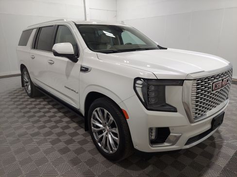 Used 2023 GMC Yukon XL Denali w/ Denali Reserve Package AWD/4WD image 4