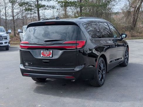 New 2026 Chrysler Pacifica Limited image 7