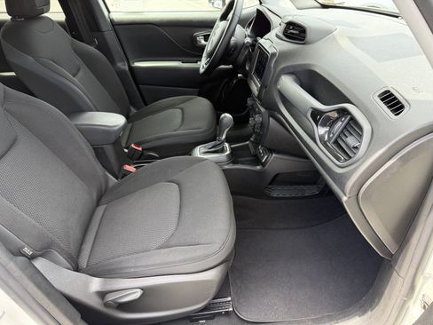 Used 2019 Jeep Renegade Altitude w/ Quick Order Package 2XM FWD image 16