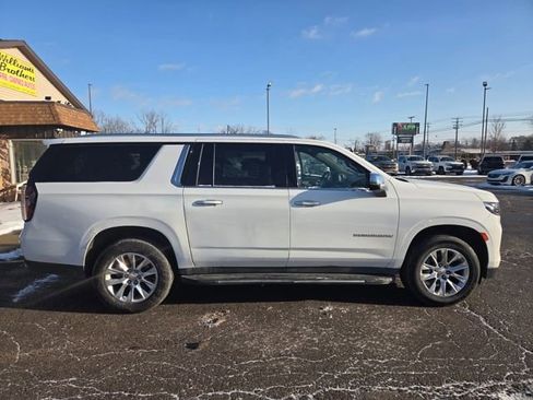 Used 2023 Chevrolet Suburban Premier AWD/4WD image 2