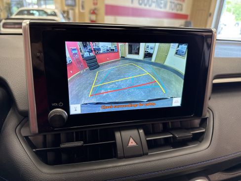 Used 2024 Toyota RAV4 SE w/ Convenience Package image 41