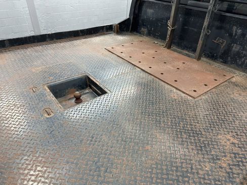 Used 2008 Ford F550 Lariat image 11