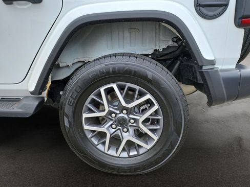 Used 2025 Jeep Wrangler Unlimited Sahara w/ Safety Group AWD/4WD image 47