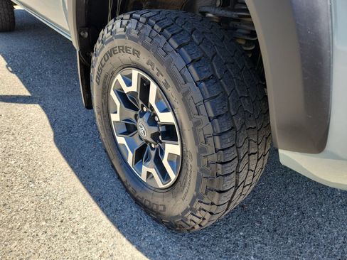 Used 2023 Toyota Tacoma TRD Off-Road AWD/4WD image 18