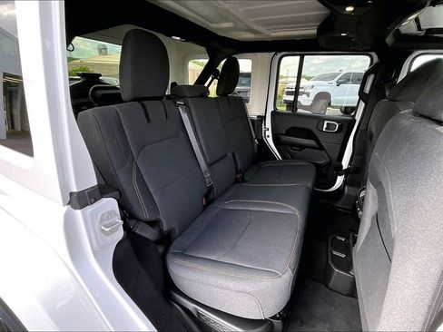 Used 2025 Jeep Wrangler Unlimited Sahara w/ Safety Group AWD/4WD image 27