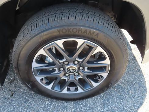 Used 2023 Toyota Tundra Limited AWD/4WD image 15