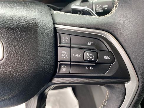 Used 2023 Jeep Grand Cherokee Laredo image 15