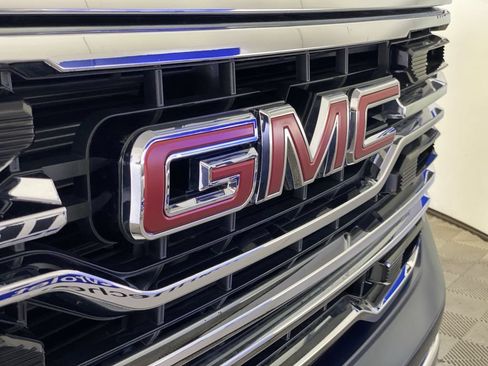 Used 2022 GMC Sierra 1500 SLT w/ SLT Convenience Package AWD/4WD image 37