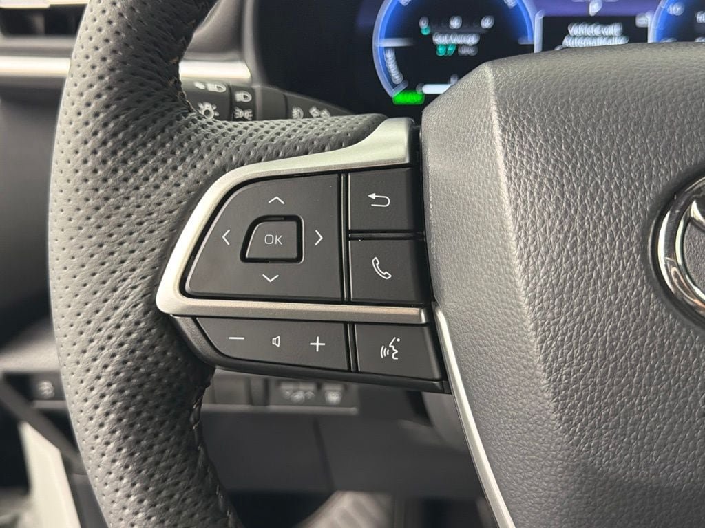 Used 2026 Toyota Sienna Limited FWD image 27