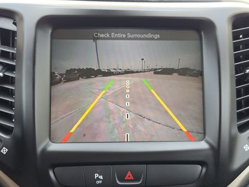 Used 2016 Jeep Cherokee Latitude w/ Comfort/Convenience Group AWD/4WD image 20