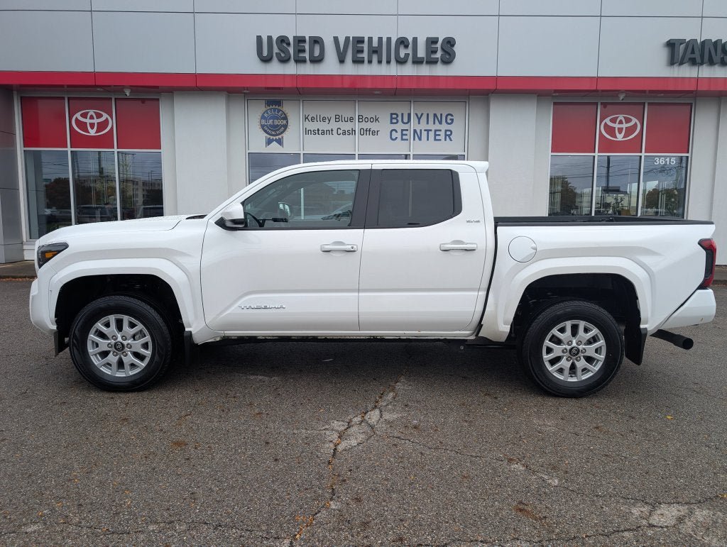 Certified 2025 Toyota Tacoma SR5 AWD/4WD image 4